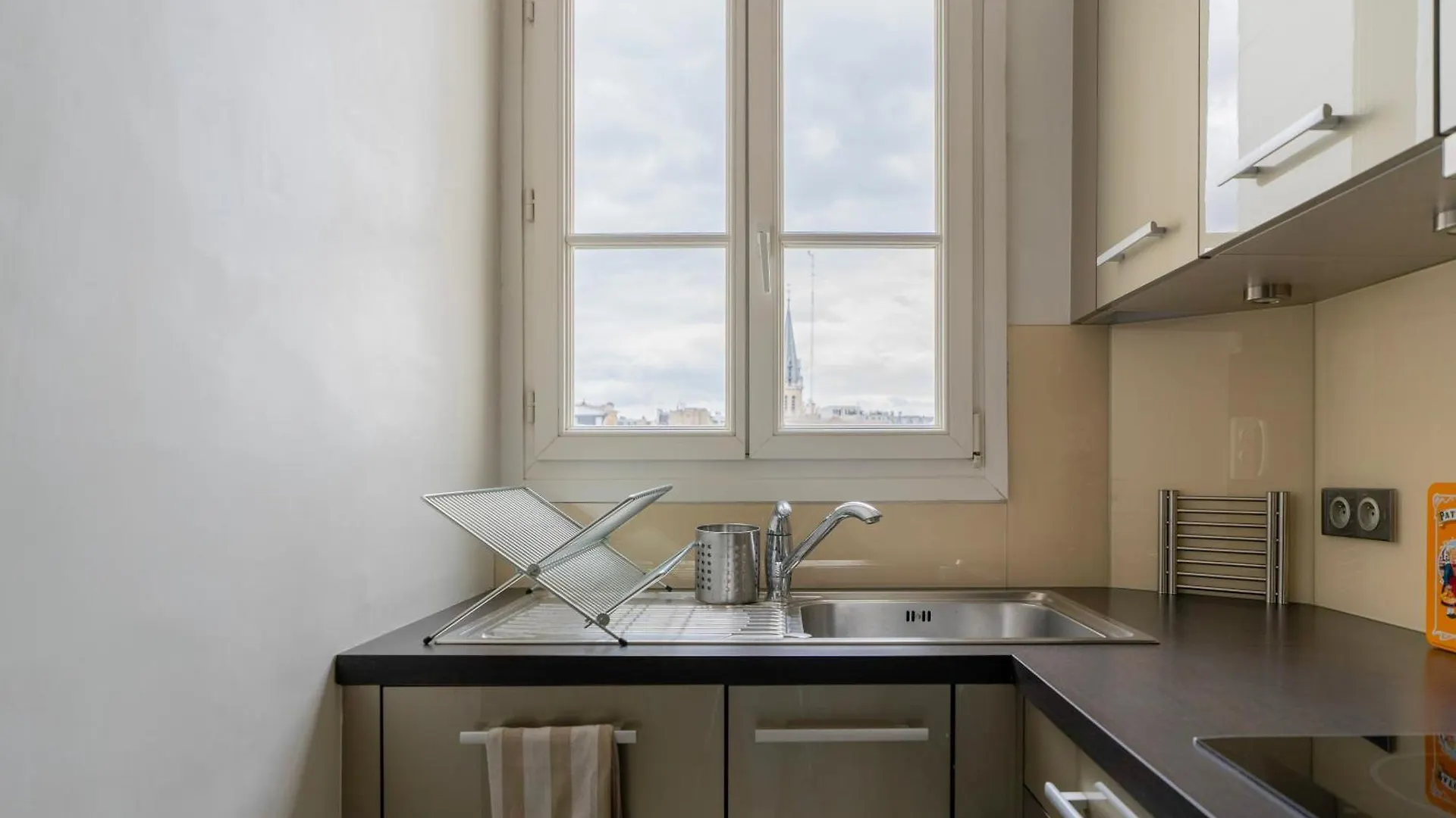 Luxury And Comfort In The Heart Of Apartment *