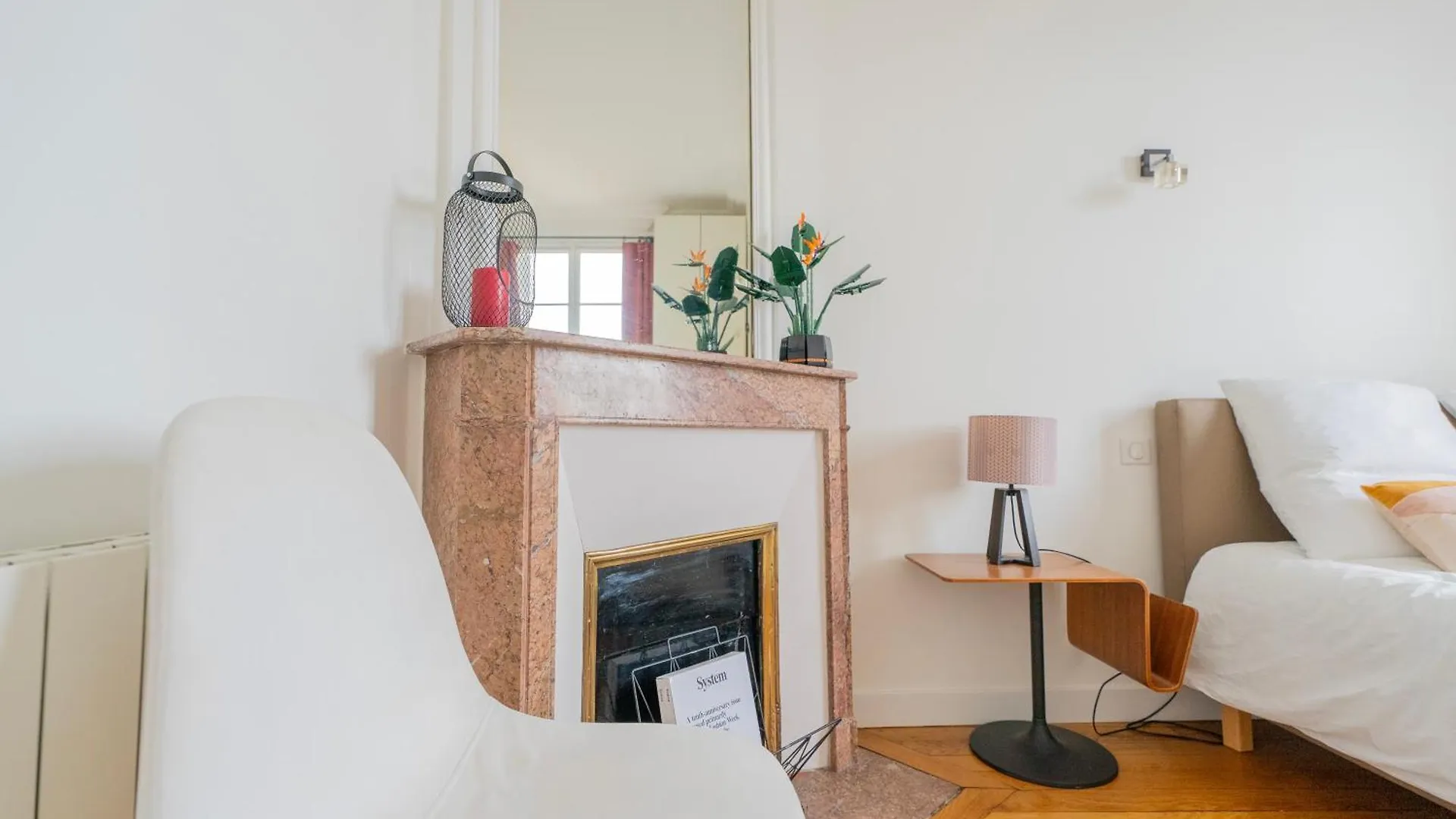 Luxury And Comfort In The Heart Of Apartment *