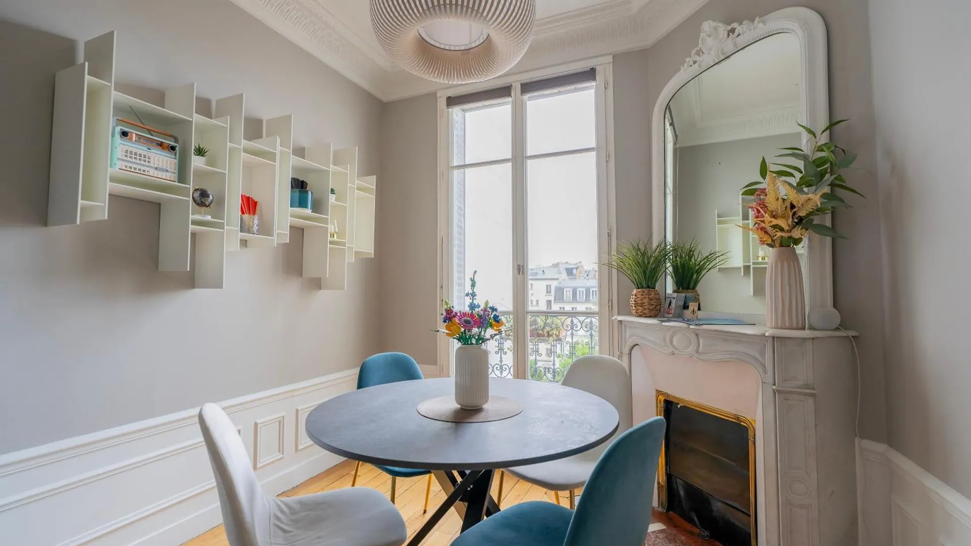 Apartment Luxury And Comfort In The Heart Of Paris